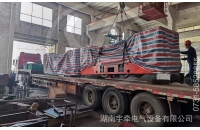 廣西一批8噸雙駕駛室湘潭電機車裝車發貨